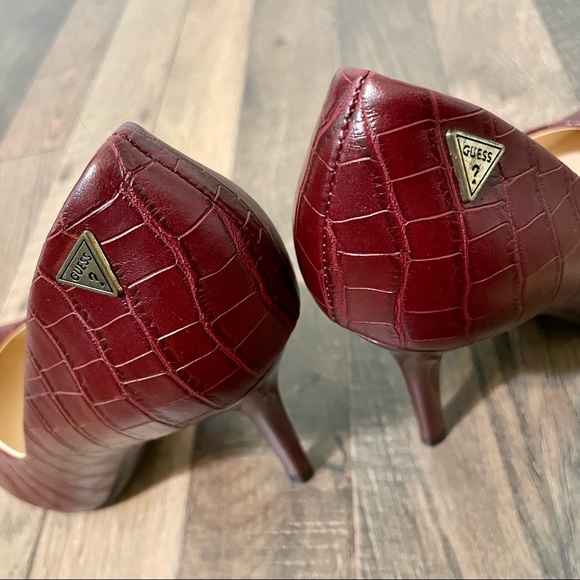 🚫SOLD🚫GUESS Heels - Picture 12 of 16